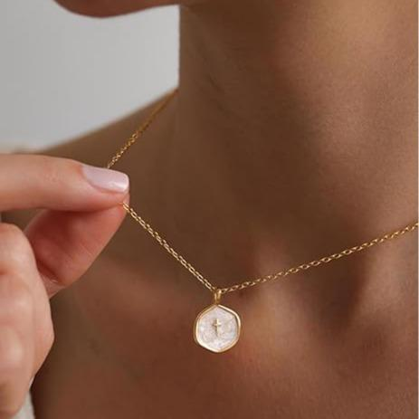 Collier Croix Délicat 18K