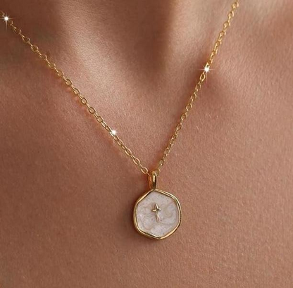 Collier Croix Délicat 18K