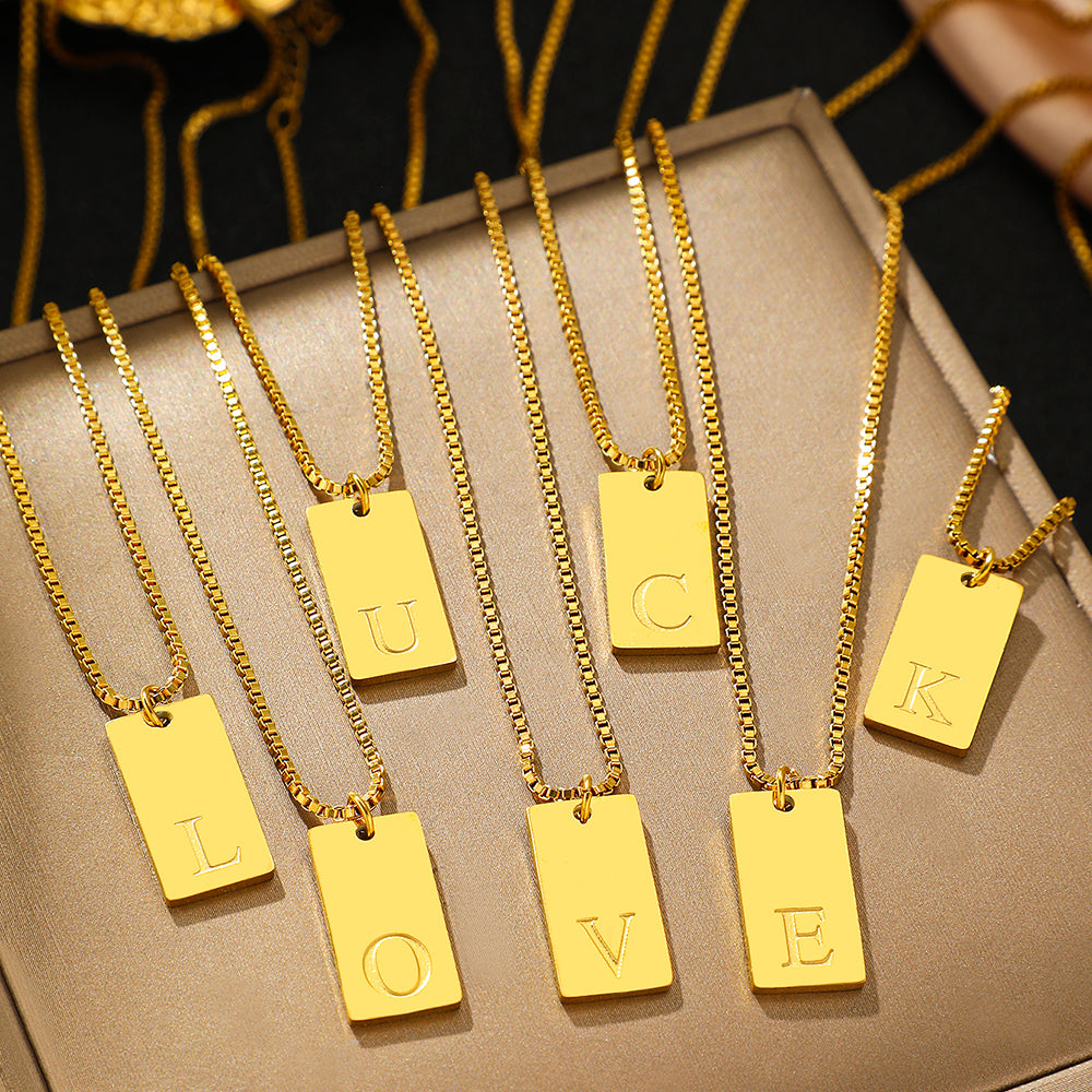 Collier Pendentif Rectangle Initiale Doré