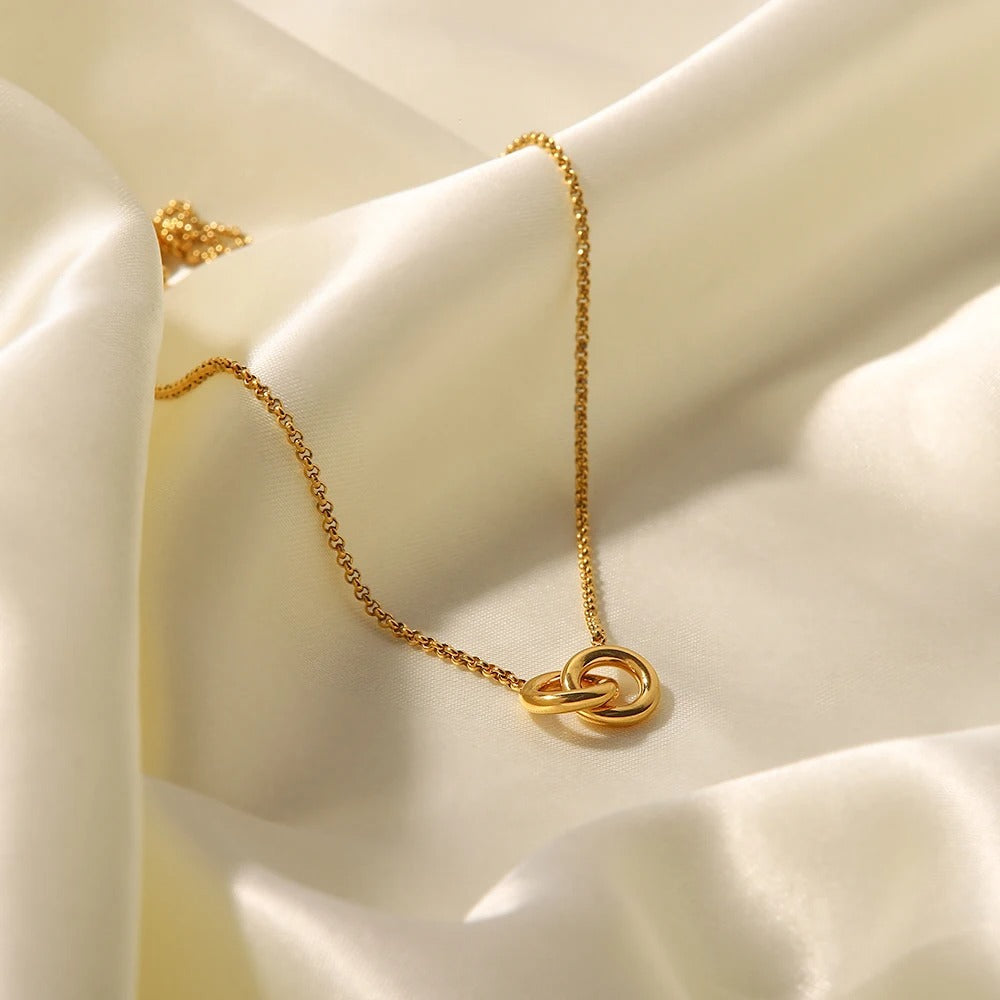 Collier Anneaux Entrelacés